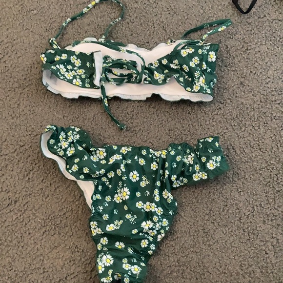 green daisy scalloped bikini - Picture 2 of 3